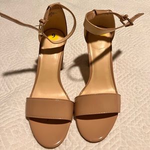 Nine West nude heel
